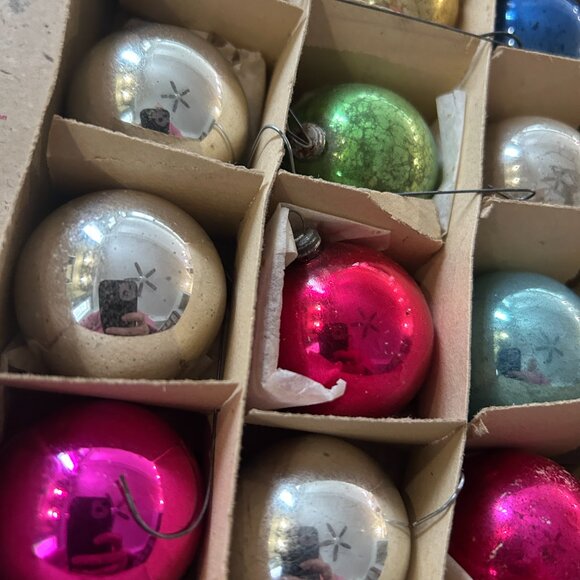 Vintage 1950s Christmas Ornaments – Set of 12 Small Glass Balls • Made in Japan - Picture 3 of 7